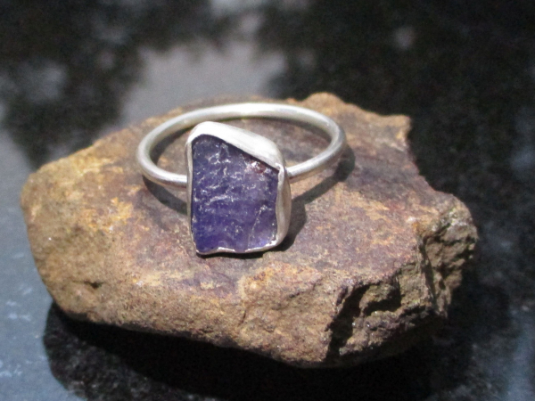 Raw Tanzanite Ring in US Size 9 Set in 925 Sterling Silver, Natural Purple Cryst
