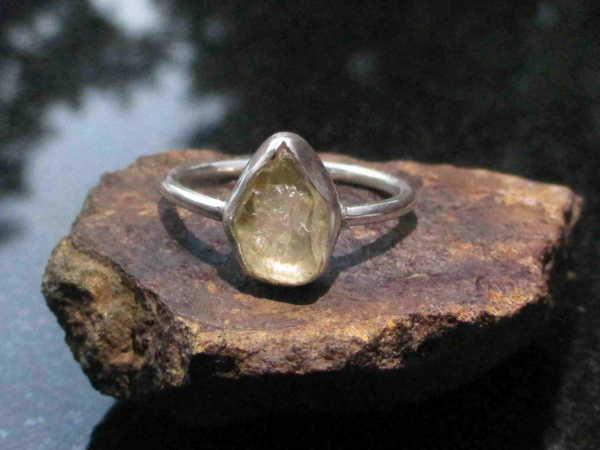 Oregon Sunstone Ring Size 8 Set in 925 Sterling Silver Raw Stone Crystal Stackin