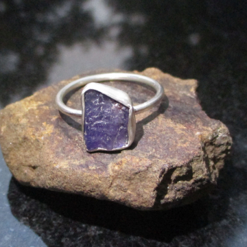 Raw Tanzanite Ring in US Size 9 Set in 925 Sterling Silver, Natural Purple Cryst